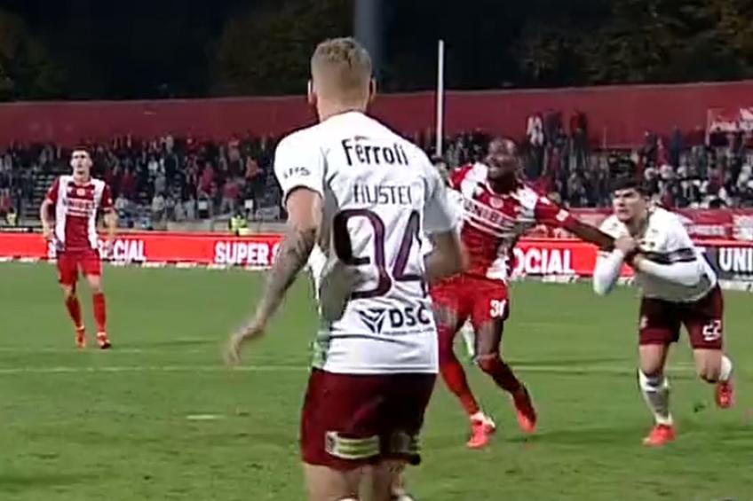 Momentul în care Săpunaru îl trage pe Espinosa / captură TV @Digi Sport 1