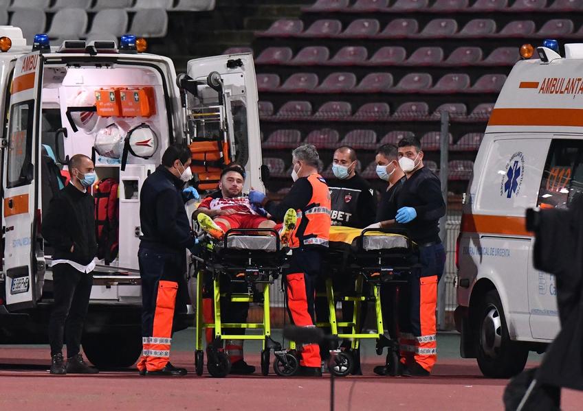 În minutul 35 al meciului dintre Dinamo și Rapid, Alexandru Răuță (29 de ani, mijlocaș central) a acuzat probleme serioase de respirație.