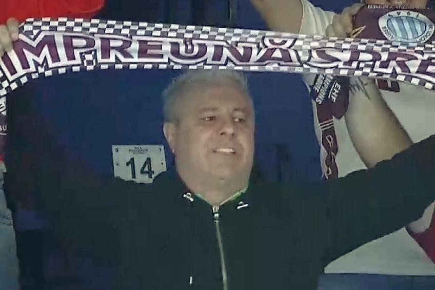 Marius Șumudică, 51 de ani, antrenorul lui Al-Raed, are câteva zile libere la dispoziție și a revenit în România, unde azi a asistat la meciul de handbal feminin din Liga Campionilor, Rapid - Storhamar, scor 27-25.