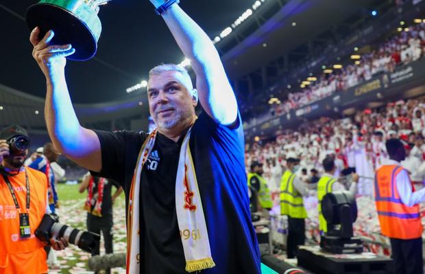 Cosmin Olăroiu, primul triumf cu Al Sharjah » A ajuns la 15 trofee în zona Golfului