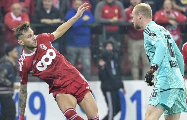 Derby abandonat! Haos la meciul următoarei adversare a FCSB-ului în Europa » Filmul incidentelor: Drăguș, pus pe scandal