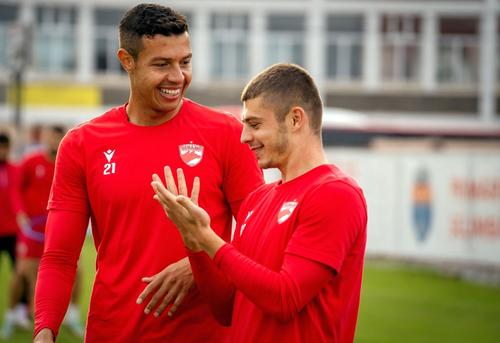 Dinamo a anunțat că s-au pus în vânzare biletele pentru meciul de pe teren propriu cu Poli Iași, din etapa cu numărul 14 din Superliga. 
Foto: Facebook @ Dinamo București