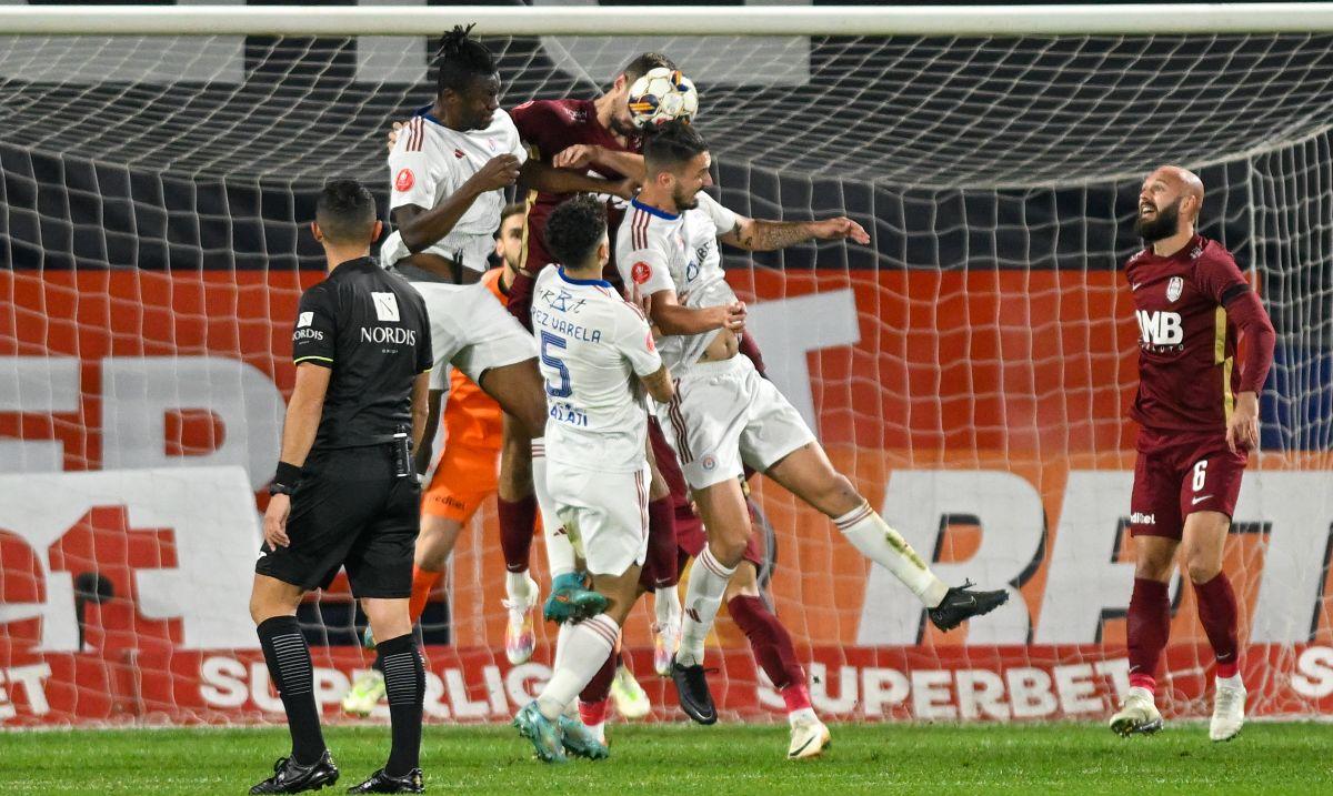 Ilie Dumitrescu vorbește despre „o mare greșeală” la CFR Cluj: „Trebuie să fie prima soluție!”
