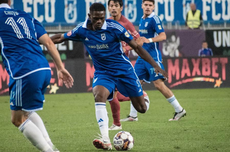 Jibril Ibrahim în acțiune la FCU Craiova FOTO: Facebook @ FCU Craiova Crede că Mititelu a dat lovitura cu doi jucători aduși la FCU Craiova: „Cei mai promițători din Superliga”