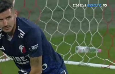 Autogol de „cascadorii râsului” în meciul Sepsi - FC Botoșani » Nu-l deranja nimeni, dar și-a învins propriul portar