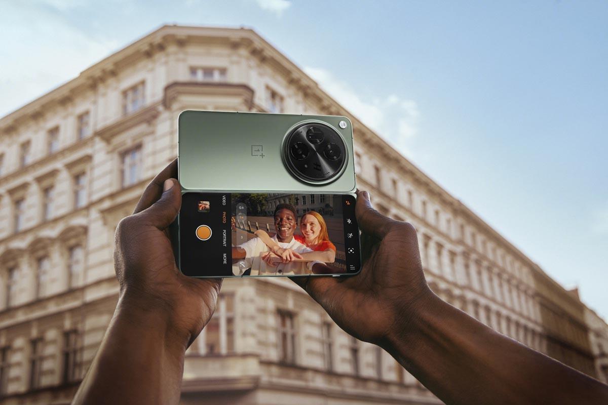 OnePlus lansează la nivel global OnePlus Open, primul telefon pliabil din portofoliu