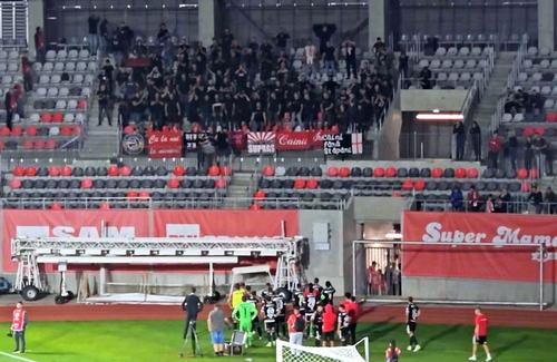 Fanii lui Dinamo au răbufnit » Ce au făcut jucătorii și Ovidiu Burcă la finalul meciului de la Sibiu: „Singurul care a rămas a fost Iulian Roșu. Nu aveți voie să ne călcați în picioare!”