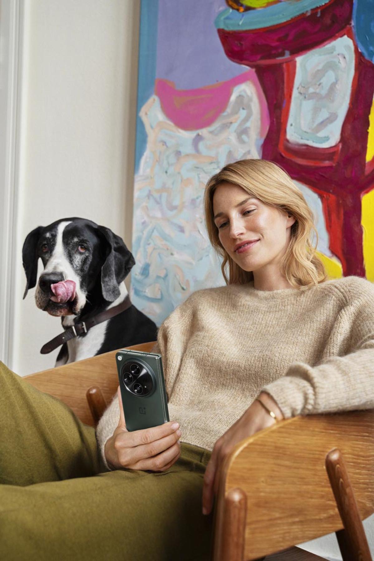 OnePlus lansează la nivel global OnePlus Open, primul telefon pliabil din portofoliu