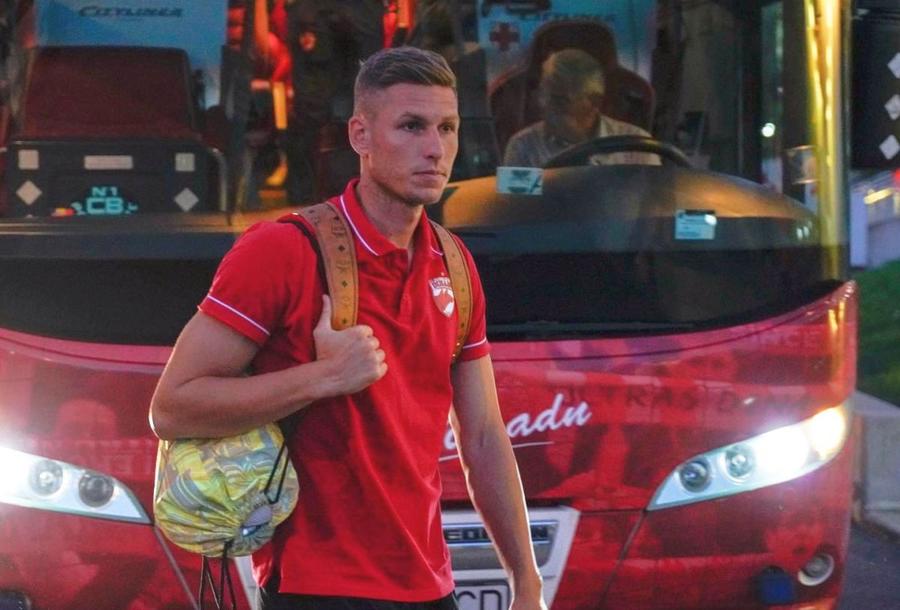 Iulian Roșu Întâlnire cu scântei între suporterii lui Dinamo și jucători: „Bani ne-a ignorat și a tăiat-o! Burcă era furios, avea 7 culori la față”