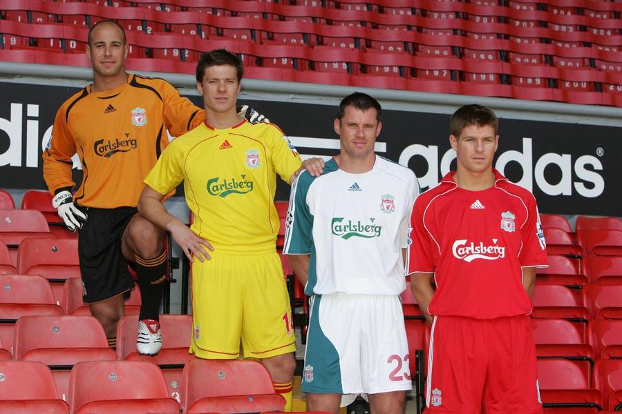 Echipamentul Adidas al celor de la Liverpool în sezonul 2006-2007 / Foto: Imago Liverpool schimbă furnizorul de echipament » Suma gigantică pe care ar urma să o încaseze