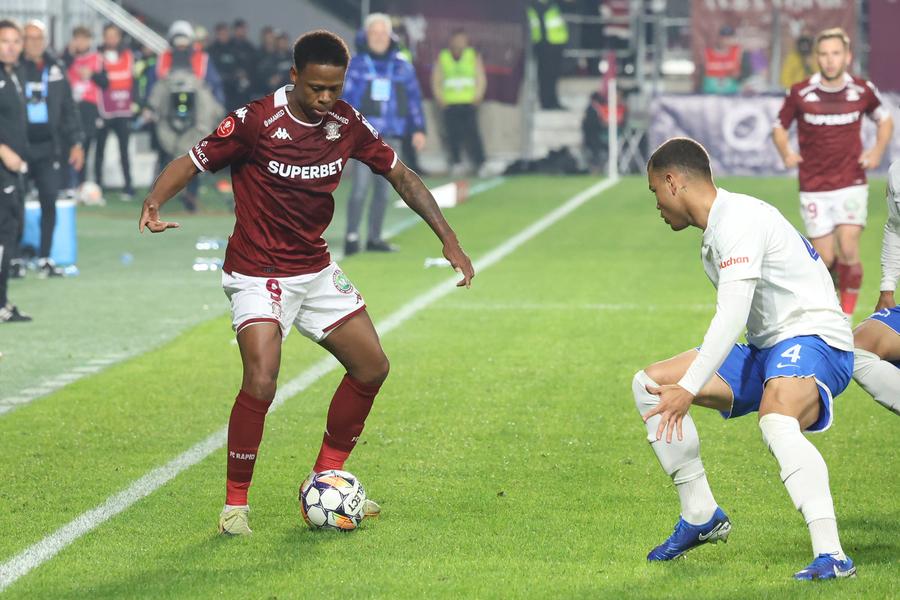 Clinton N'Jie FOTO: Ionuț Iordache (GSP) Titularul de la Rapid, accidentat în meciul cu CFR Cluj: „A suferit o contractură”