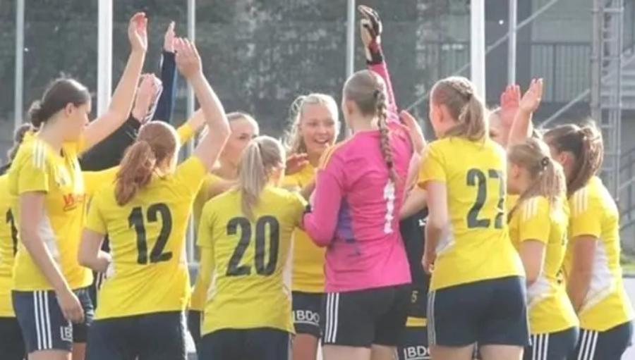Jucătoarele de la Angelholms FF sunt însă bucuroase că au stabilit un record mondial neobișnuit / Foto: X A terminat campionatul fără vreun gol primit, dar a ratat primul loc » Situație ireală în fotbalul european
