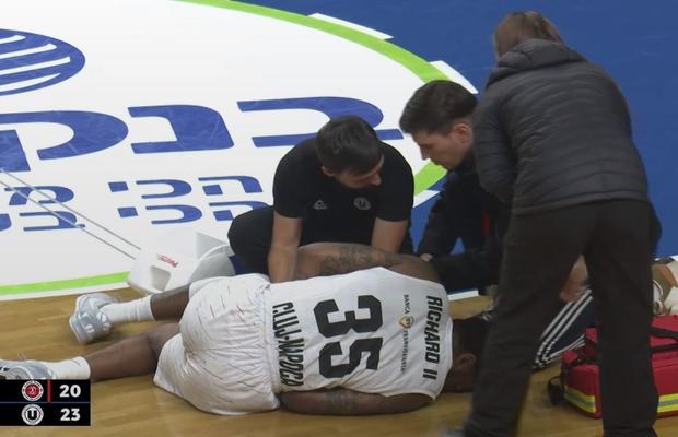 Accidentare gravă pentru căpitanul lui U-BT Cluj-Napoca în duelul cu Hapoel Ierusalim