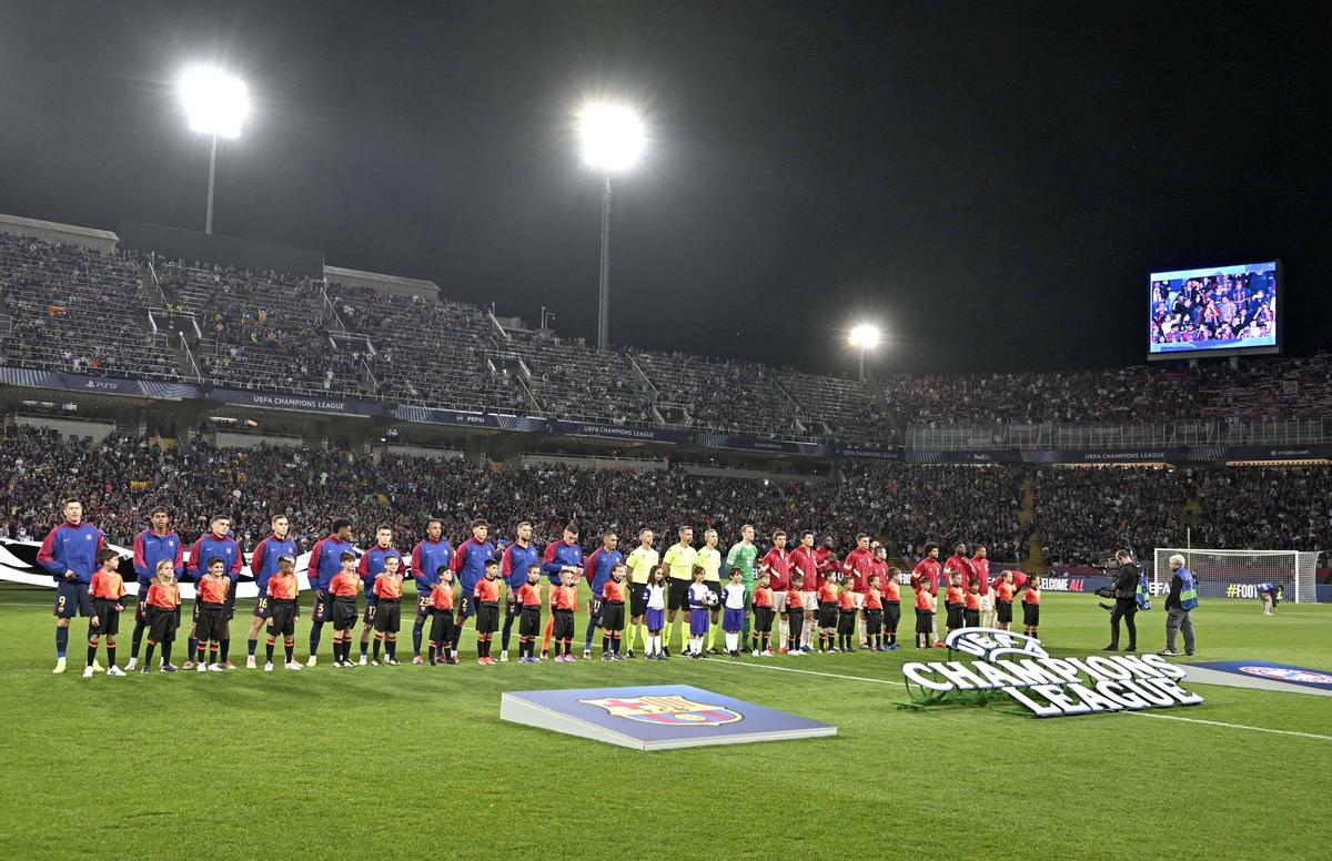 Au înfoliat tot barul la Barcelona - Bayern Munchen » Motivul? „Fanii aruncă cu telefoanele mobile”