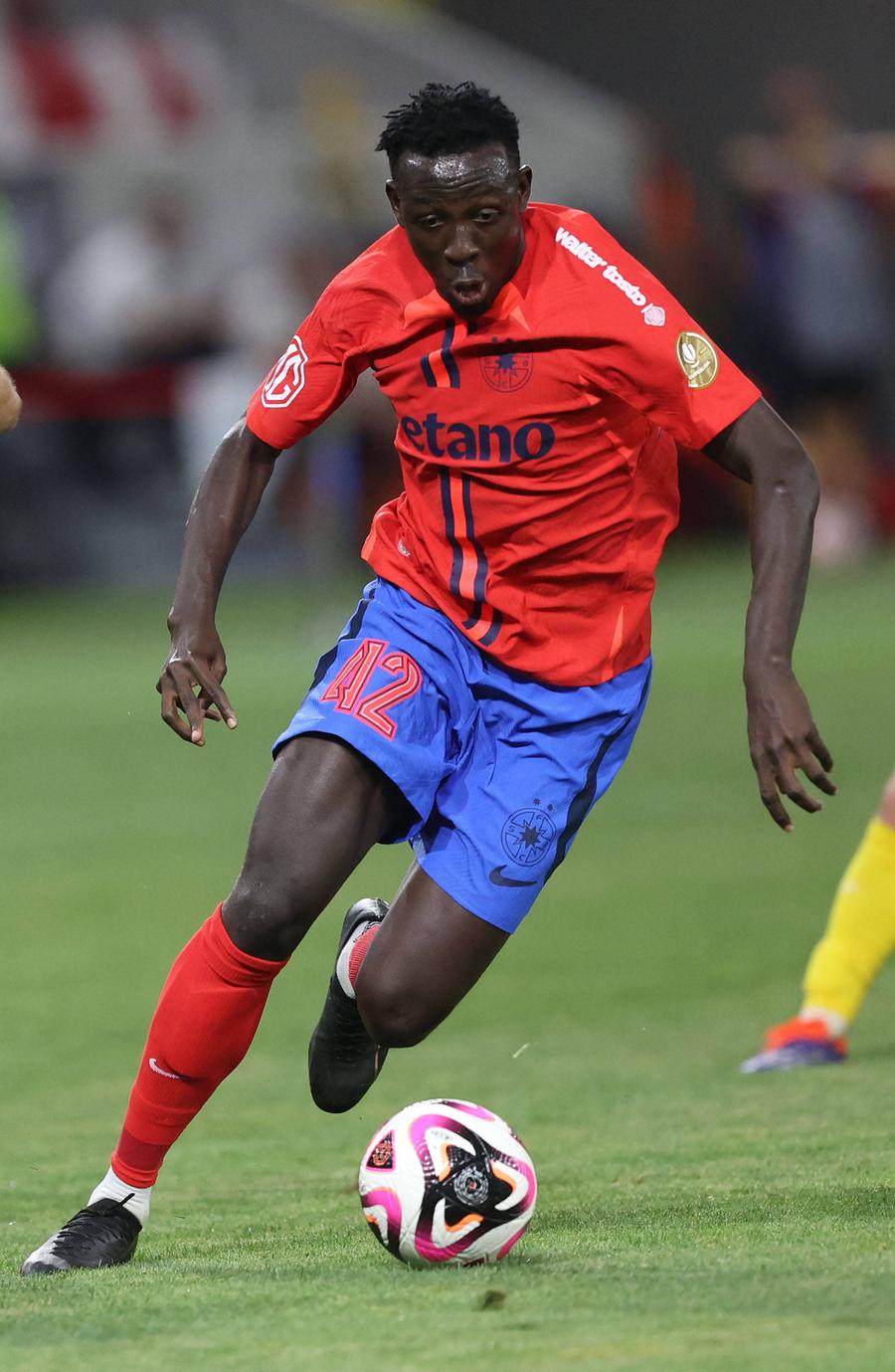 Baba Alhassan, mijlocașul de la FCSB Cei de la FCSB sunt plini de încredere înaintea meciului cu Rangers: „Pentru asta jucăm!”