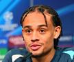 Moment curios la conferință, înainte de Leipzig - Liverpool » Oficialul UEFA a fugit și a îndepărtat obiectul de lângă pupitru