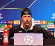 Moment curios la conferință, înainte de Leipzig - Liverpool » Oficialul UEFA a fugit și a îndepărtat obiectul de lângă pupitru