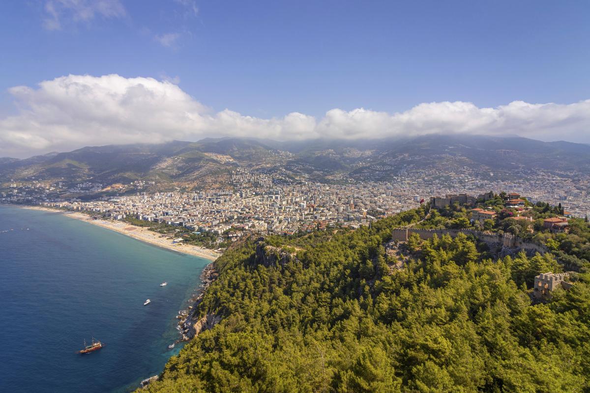 Cum arată Alanya, orașul unde Gică Hagi a ales să se mute