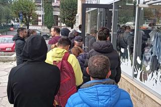 Dinamo bulversează un oraș întreg! Bilete cu buletinul, cozi și „vânătoare de vrăjitoare” la case! Marea temere existentă