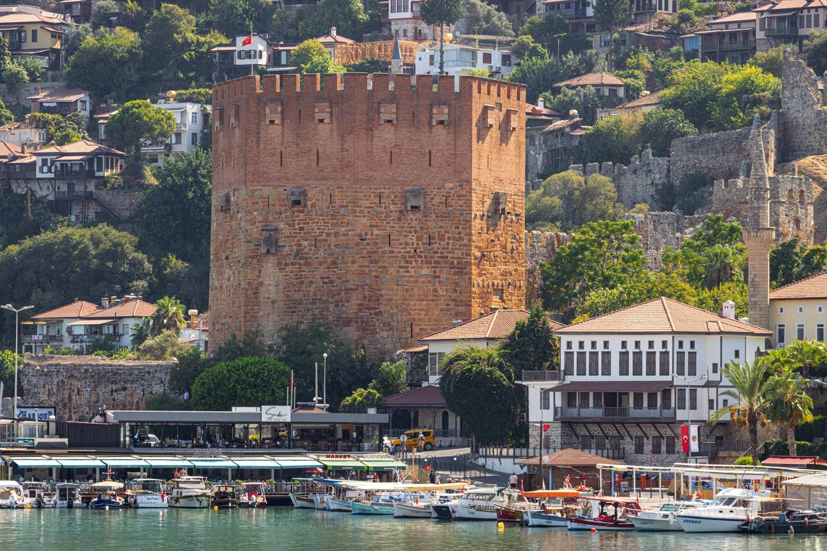Cum arată Alanya, orașul unde Gică Hagi a ales să se mute