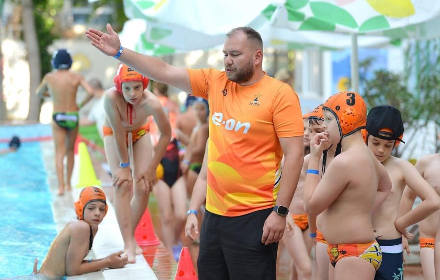 Adrian Cîmpeanu e arbitrul care a fost implicat în incidentul agresiv cu Maxim Crișan Foto: facebook/partizantgmures Decizia luată de club în privința antrenorului care a sărit la bătaie la un turneu U14: „E un război deschis” + Replica părinților: „Luăm în calcul retragerea copiilor”