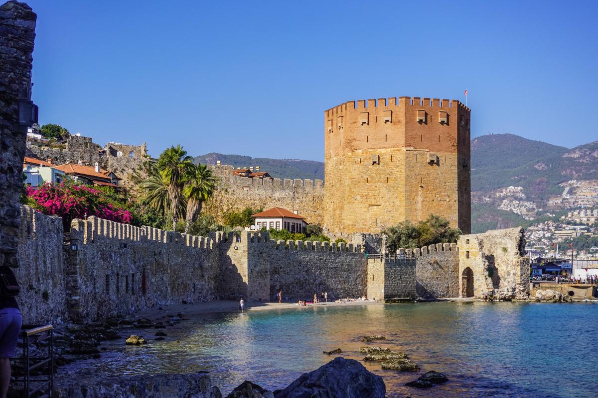 Cum arată Alanya, orașul unde Gică Hagi a ales să se mute