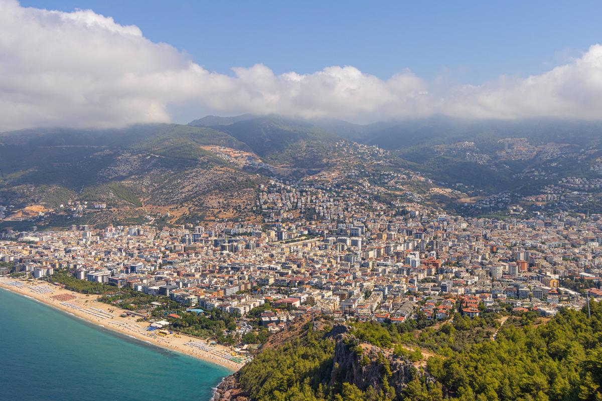 Cum arată Alanya, orașul unde Gică Hagi a ales să se mute