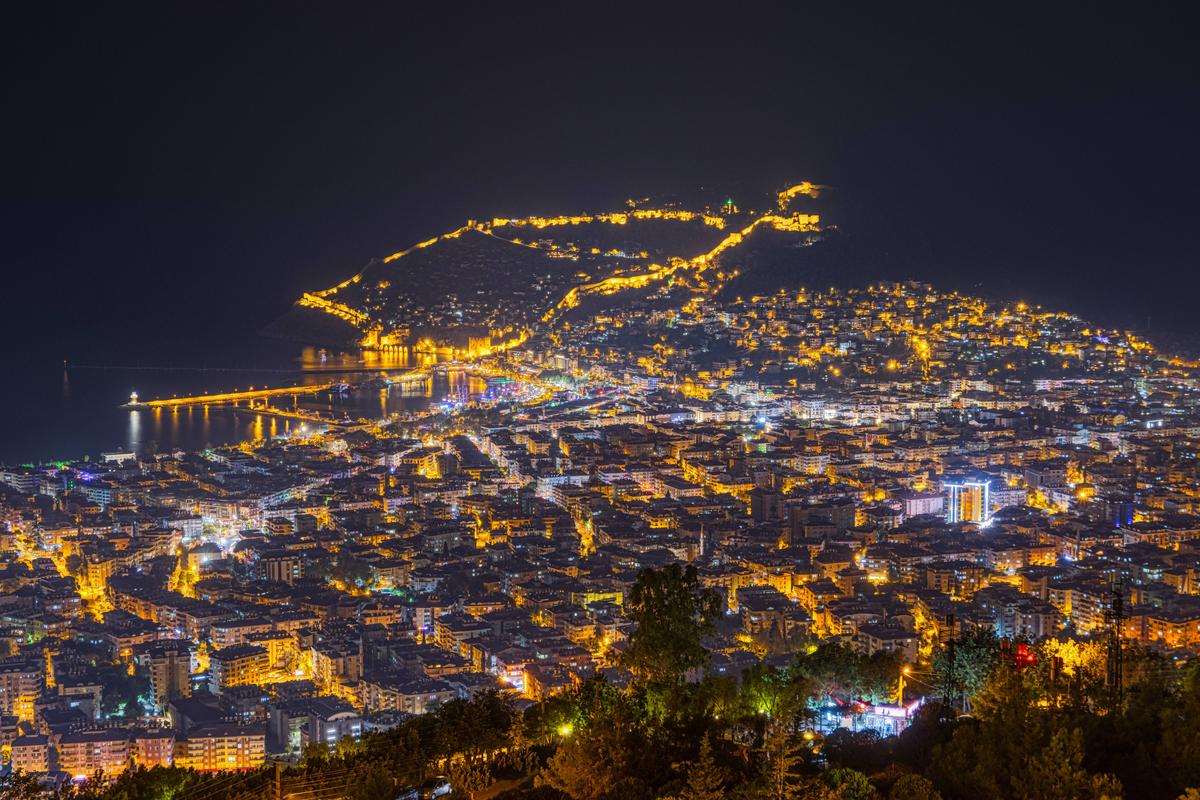 Cum arată Alanya, orașul unde Gică Hagi a ales să se mute