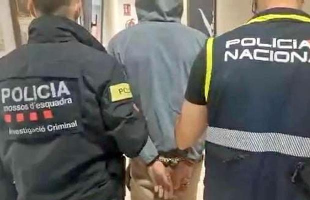 „Mită pentru arbitri” reloaded! Poliția a arestat un arbitru acuzat de legături cu un clan criminal! 250.000 de euro nedeclarați găsiți în locuința sa