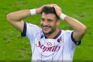 Umilință supremă pentru apărarea celor de la FCSB » Jucătorul de la Bologna l-a imitat pe Zidane în careu, apoi a izbucnit în râs