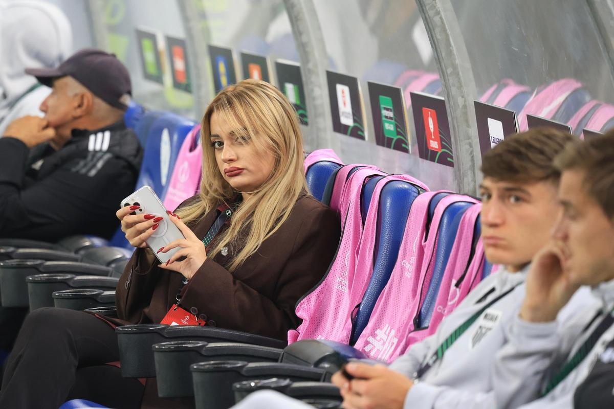Anna a venit la Craiova - Noah și a fost în centrul atenției pe „Oblemenco” » Cum a fost surprinsă