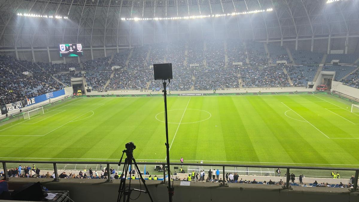De ce nu a fost oprit meciul la Craiova, deși a căzut nocturna în timpul reprizei secunde