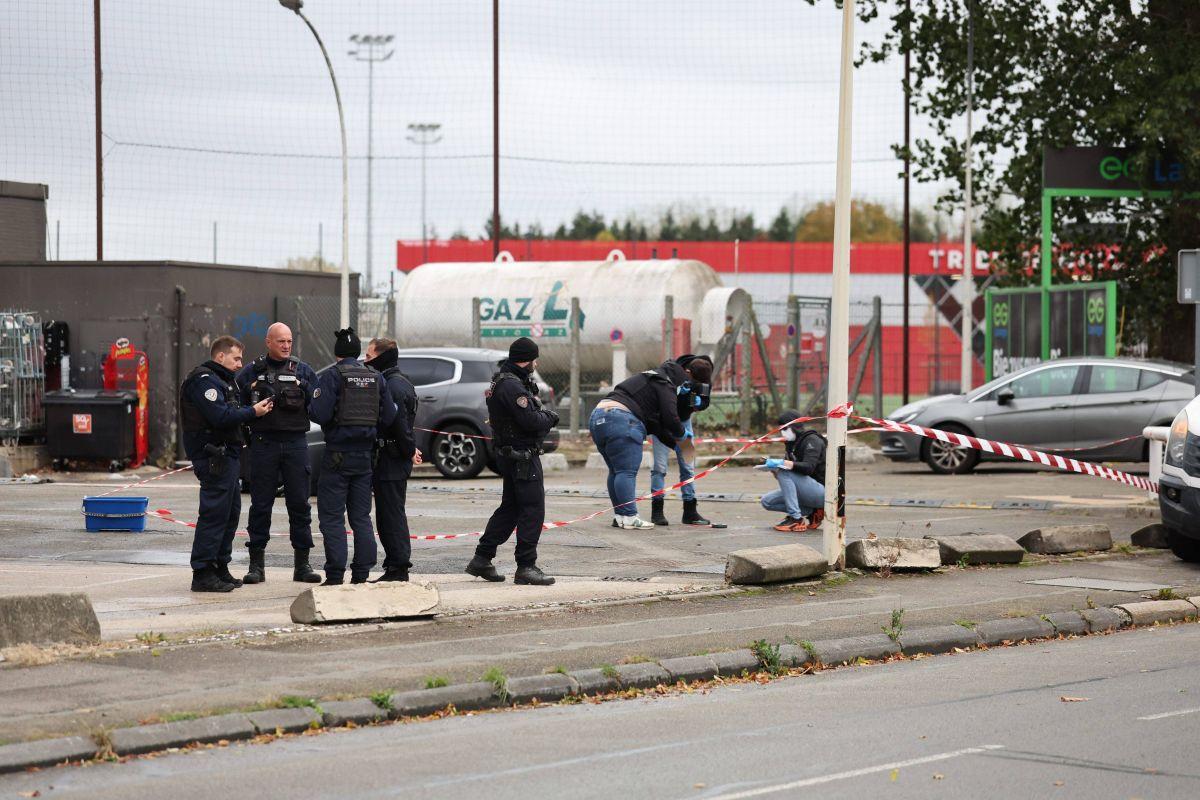 Atac sângeros în Paris: un bărbat a deschis focul dintr-o mașină!