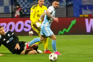 Corvinul - U Cluj » Deschidere rapidă de scor, după o gafă mare