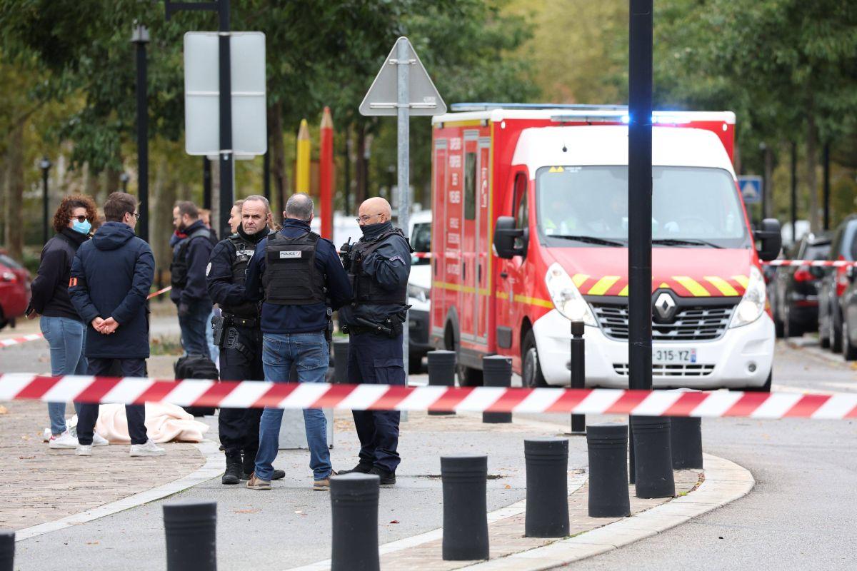 Atac sângeros în Paris: un bărbat a deschis focul dintr-o mașină!