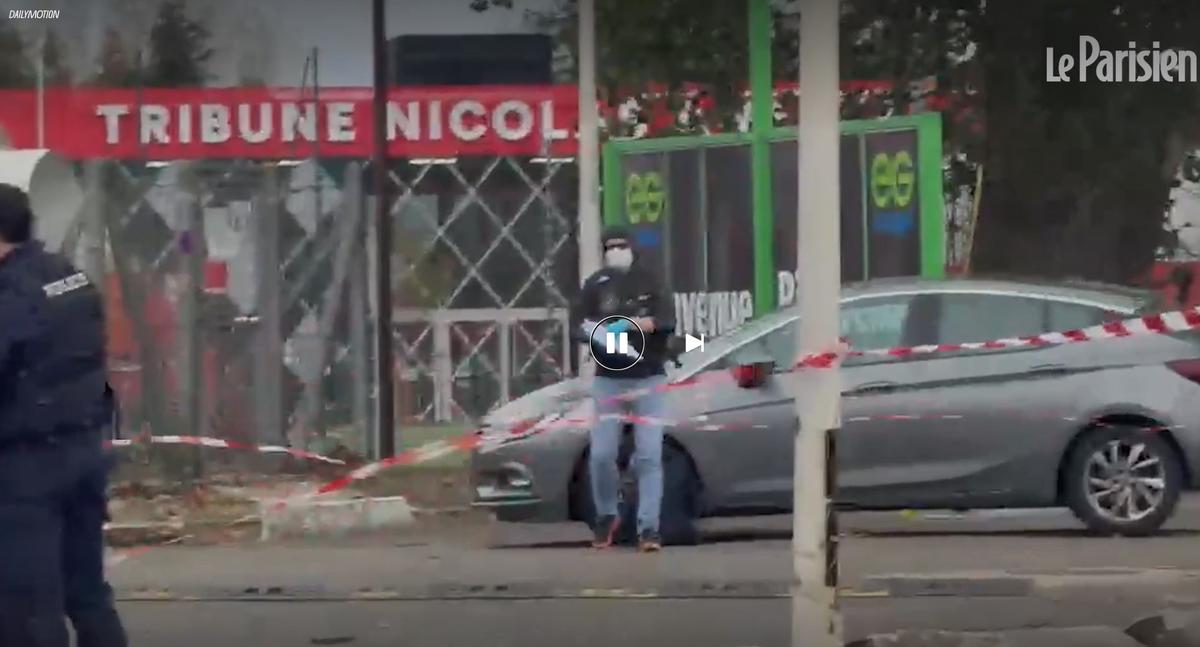 Atac sângeros în Paris: un bărbat a deschis focul dintr-o mașină!