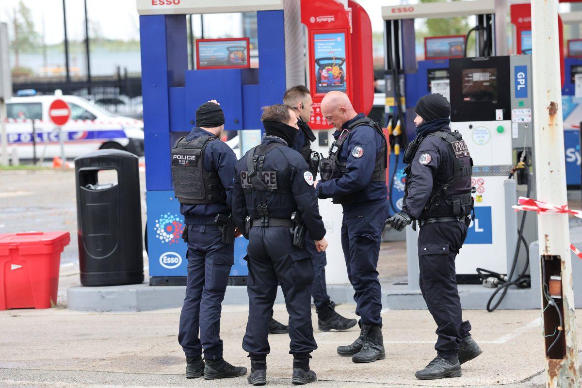 Atac sângeros în Paris: un bărbat a deschis focul dintr-o mașină!