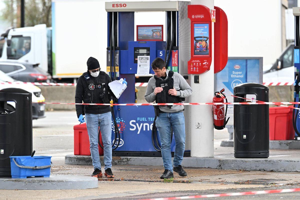 Atac sângeros în Paris: un bărbat a deschis focul dintr-o mașină!