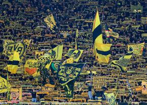 Campanie cu premii pentru fanii lui Dortmund care vin la meci cu telefoane mobile: „Concentrează-te la joc!”