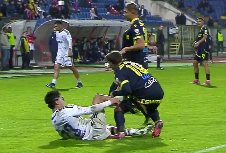 Ilaș a fost eliminat pentru acest gest Decizie de neînțeles la Botoșani: talpă în față sub ochii arbitrului, dar nu a fost eliminat!