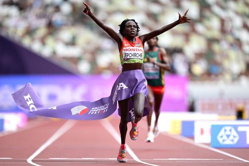 Peres Jepchirchir trecând linia de sosire la Campionatele Mondiale de la Tokyo FOTO Guliver/GettyImages