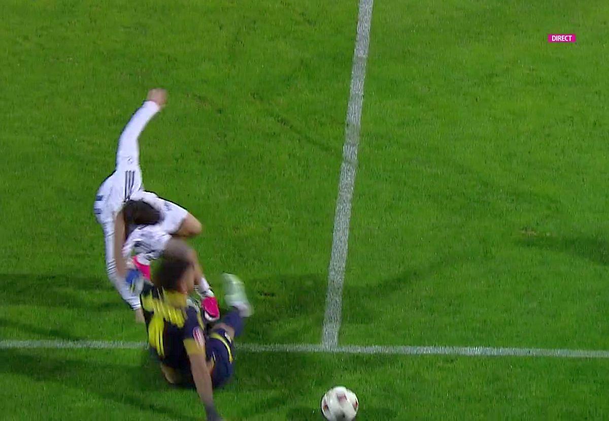 Decizie de neînțeles la Botoșani: talpă în față sub ochii arbitrului, dar nu a fost eliminat!