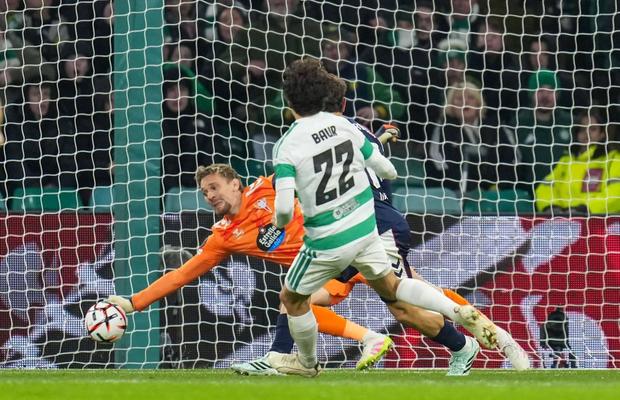 Presa spaniolă nu l-a menajat pe Ionuț Radu » Celta a câștigat pe terenul lui Celtic, dar românul abia a luat note de trecere