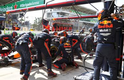 VIDEO Record incredibil în Formula 1! În cât timp au schimbat pneurile mașinii lui Max Verstappen