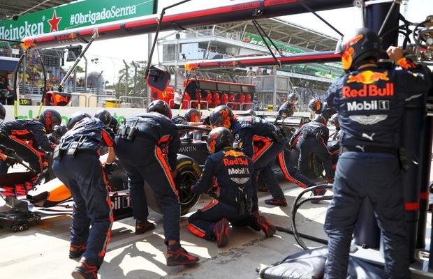 VIDEO Record incredibil în Formula 1! În cât timp au schimbat pneurile mașinii lui Max Verstappen