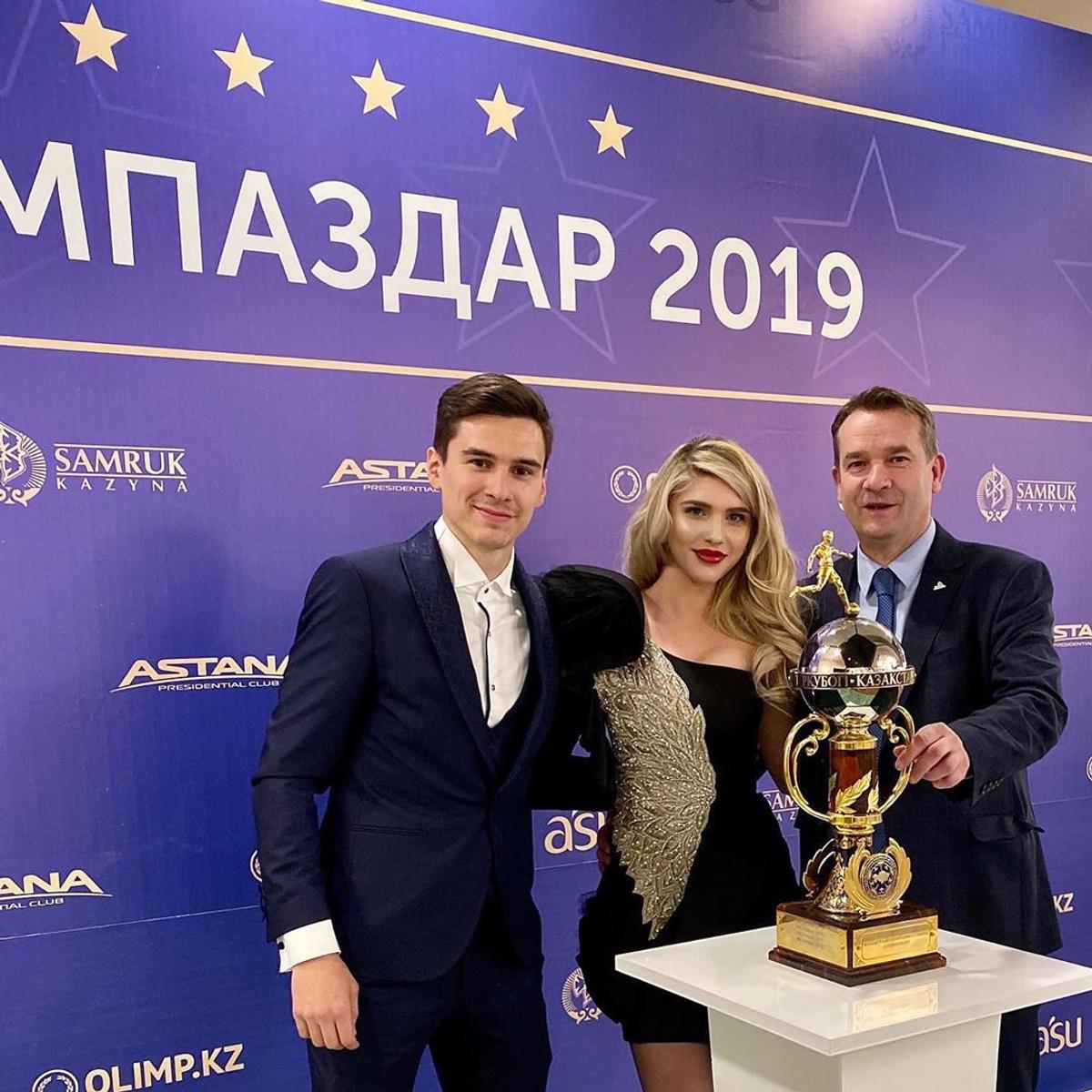 FOTO Logodnica lui Dorin Rotariu a făcut senzație la petrecerea clubului Astana » Floris Ariana a apărut în cea mai scurtă și mulată rochie