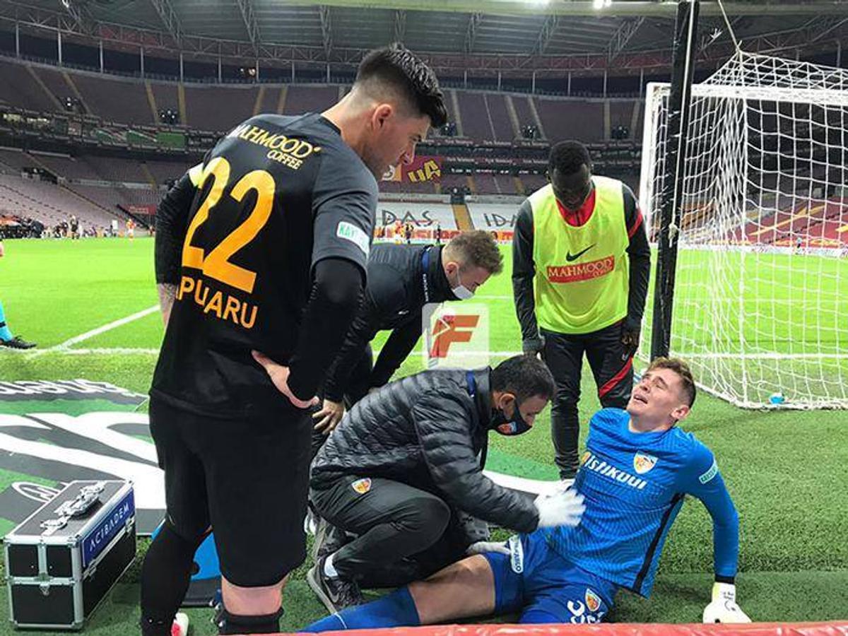 UPDATE // Silviu Lung jr, scos de pe teren după o repriză incredibilă cu Galatasaray » Doctorii nu l-au mai lăsat să apere! Primul verdict