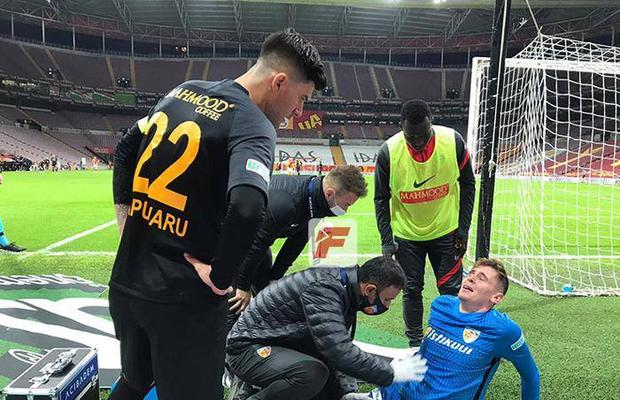UPDATE // Silviu Lung jr, scos de pe teren după o repriză incredibilă cu Galatasaray » Doctorii nu l-au mai lăsat să apere! Primul verdict