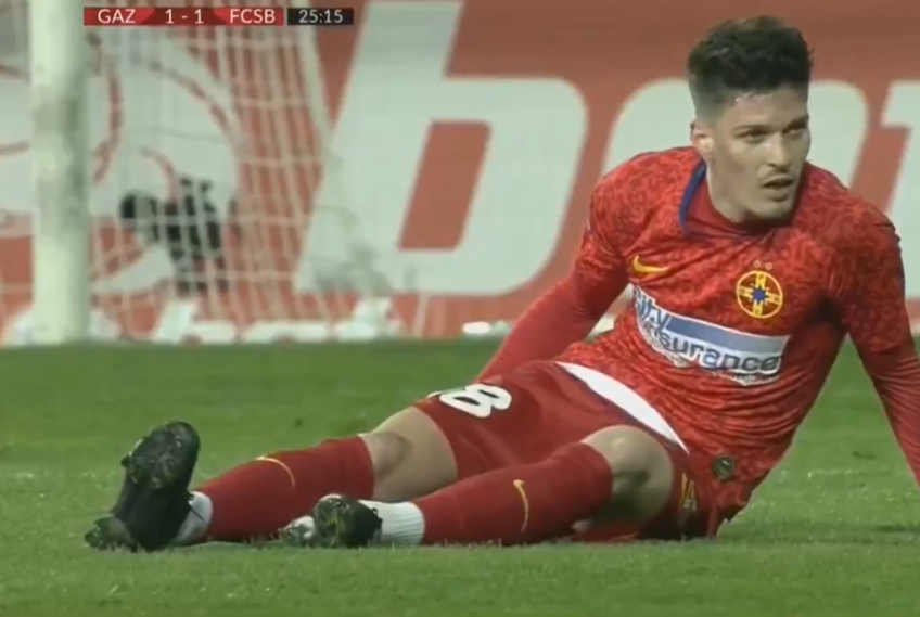 Dennis Man, 22 de ani, a ieșit de pe teren în minutul 28 al meciului dintre Gaz Metan și FCSB, acuzând probleme fizice.