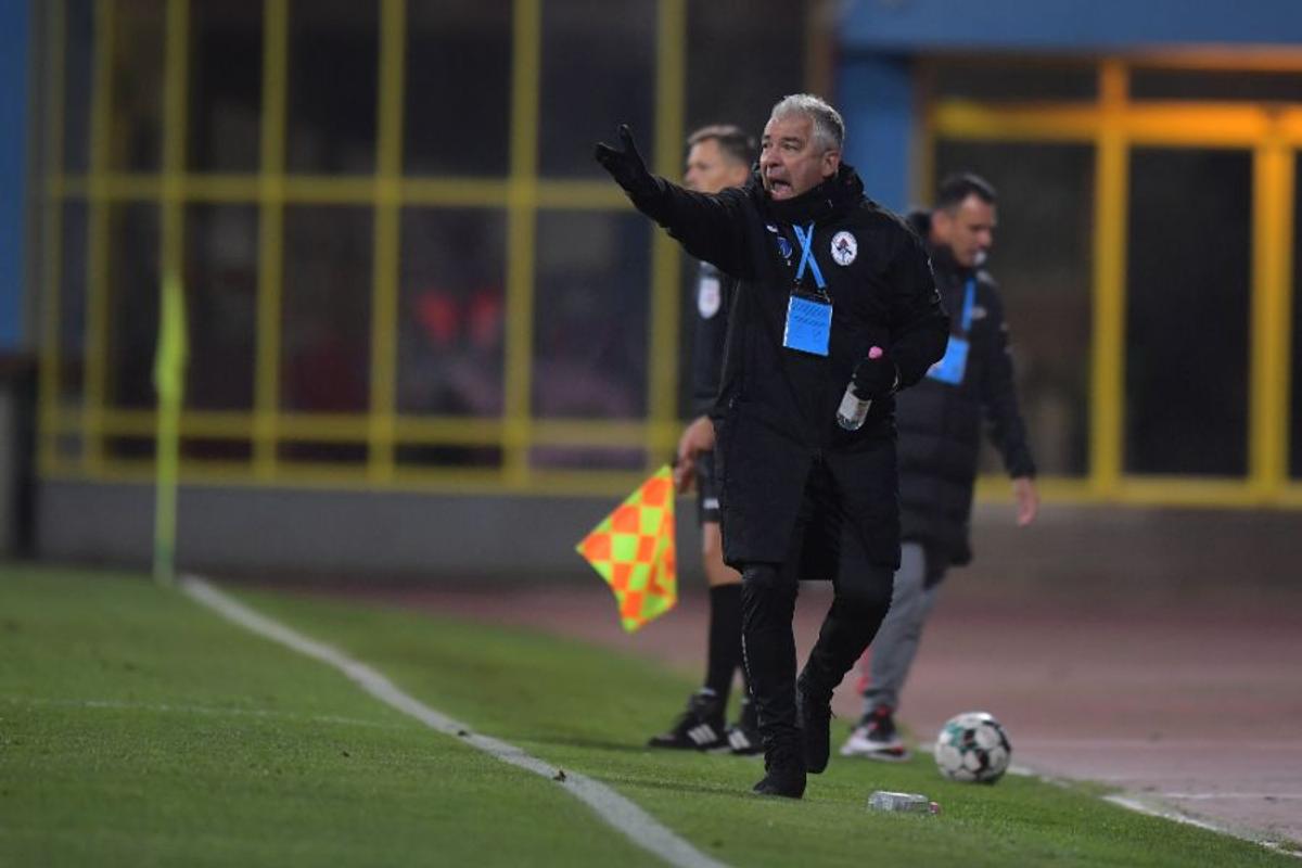 Gaz Metan - FCSB. Crețu a cedat în startul meciului! S-a dus glonț la asistent: „Ce «hei, hei»?! P*** mea!”
